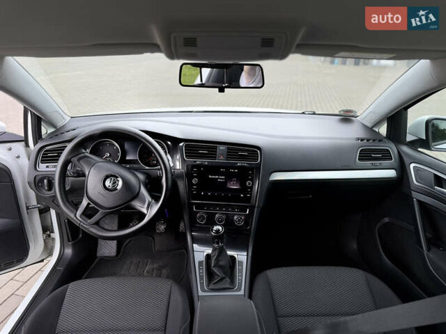 Белый Фольксваген Гольф, объемом двигателя 1.6 л и пробегом 206 тыс. км за 12999 $, фото 40 на Automoto.ua