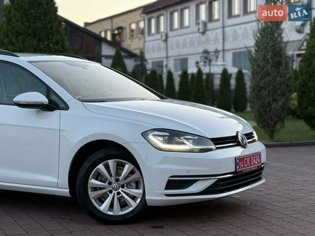 Белый Фольксваген Гольф, объемом двигателя 1.6 л и пробегом 240 тыс. км за 13200 $, фото 16 на Automoto.ua