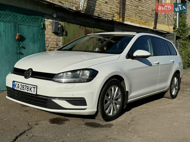 Белый Фольксваген Гольф, объемом двигателя 2 л и пробегом 206 тыс. км за 13800 $, фото 1 на Automoto.ua