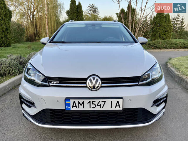 Белый Фольксваген Гольф, объемом двигателя 1.6 л и пробегом 233 тыс. км за 13599 $, фото 1 на Automoto.ua