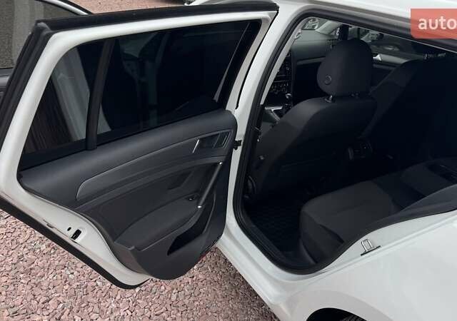 Білий Фольксваген Гольф, об'ємом двигуна 1.6 л та пробігом 281 тис. км за 11600 $, фото 27 на Automoto.ua