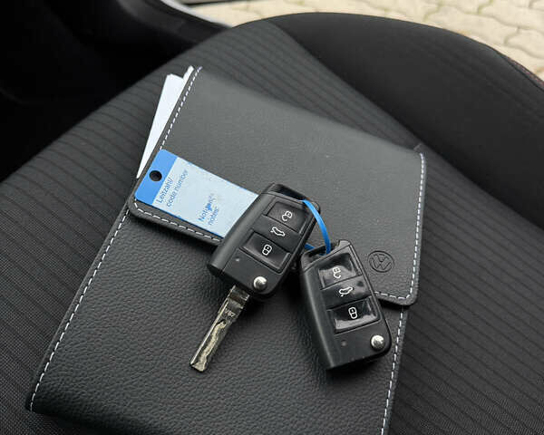 Белый Фольксваген Гольф, объемом двигателя 1.6 л и пробегом 236 тыс. км за 13200 $, фото 32 на Automoto.ua