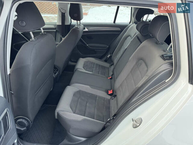 Білий Фольксваген Гольф, об'ємом двигуна 1.6 л та пробігом 290 тис. км за 11990 $, фото 30 на Automoto.ua