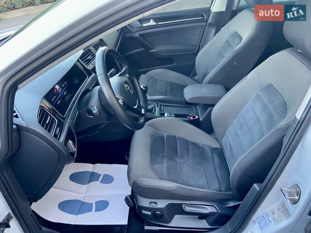 Белый Фольксваген Гольф, объемом двигателя 1.6 л и пробегом 233 тыс. км за 13599 $, фото 43 на Automoto.ua