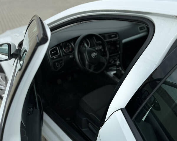 Белый Фольксваген Гольф, объемом двигателя 1.6 л и пробегом 206 тыс. км за 12999 $, фото 22 на Automoto.ua