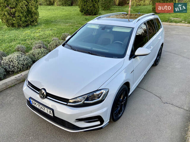Белый Фольксваген Гольф, объемом двигателя 1.6 л и пробегом 233 тыс. км за 13599 $, фото 4 на Automoto.ua