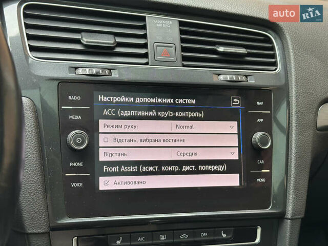 Белый Фольксваген Гольф, объемом двигателя 1.6 л и пробегом 261 тыс. км за 12950 $, фото 19 на Automoto.ua