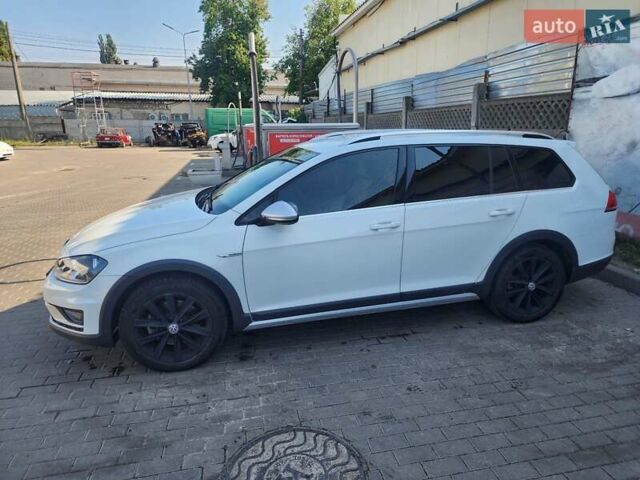 Белый Фольксваген Гольф, объемом двигателя 1.8 л и пробегом 41 тыс. км за 16250 $, фото 1 на Automoto.ua