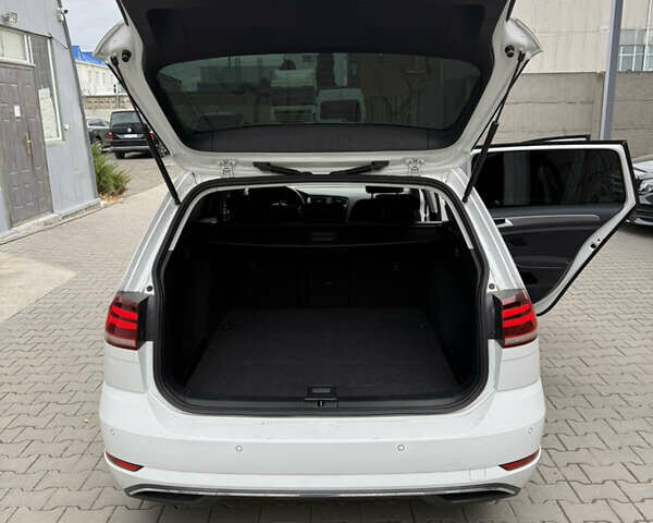 Білий Фольксваген Гольф, об'ємом двигуна 1.6 л та пробігом 190 тис. км за 15300 $, фото 14 на Automoto.ua