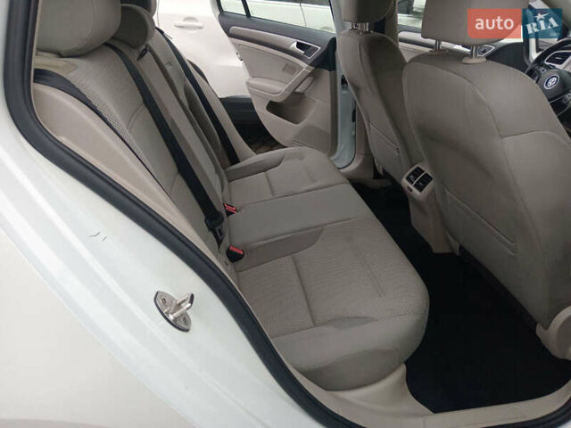 Белый Фольксваген Гольф, объемом двигателя 1.8 л и пробегом 167 тыс. км за 9750 $, фото 15 на Automoto.ua