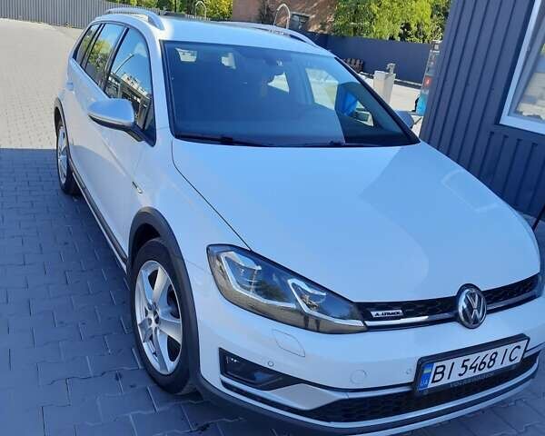 Белый Фольксваген Гольф, объемом двигателя 2 л и пробегом 233 тыс. км за 17300 $, фото 6 на Automoto.ua