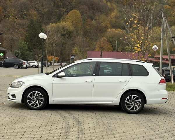 Белый Фольксваген Гольф, объемом двигателя 1.6 л и пробегом 236 тыс. км за 13200 $, фото 6 на Automoto.ua