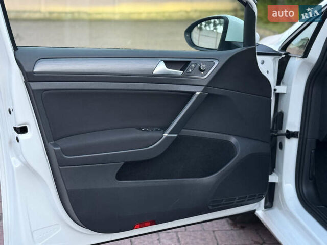 Белый Фольксваген Гольф, объемом двигателя 1.6 л и пробегом 240 тыс. км за 13200 $, фото 26 на Automoto.ua