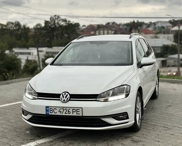 Фольксваген Гольф 2017 в Черновцах на Automoto.ua Белый Фольксваген Гольф, объемом двигателя 1.6 л и пробегом 275 тыс. км за 10900 $, фото 1 на Automoto.ua