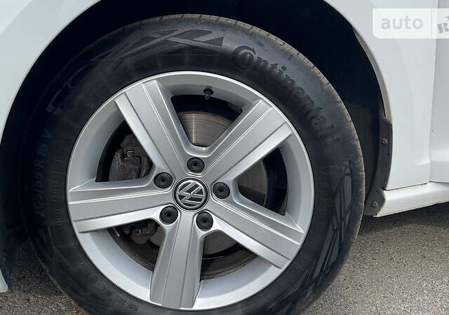 Белый Фольксваген Гольф, объемом двигателя 1.6 л и пробегом 232 тыс. км за 12500 $, фото 21 на Automoto.ua