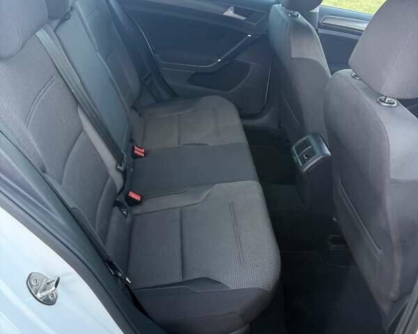 Белый Фольксваген Гольф, объемом двигателя 1.6 л и пробегом 182 тыс. км за 13950 $, фото 23 на Automoto.ua