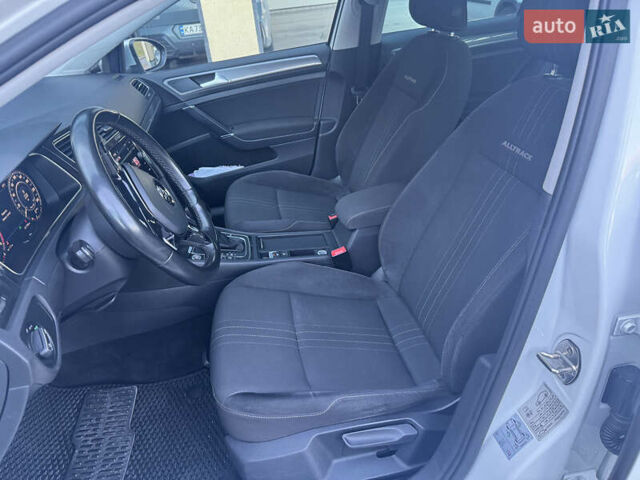 Белый Фольксваген Гольф, объемом двигателя 1.97 л и пробегом 352 тыс. км за 14999 $, фото 11 на Automoto.ua