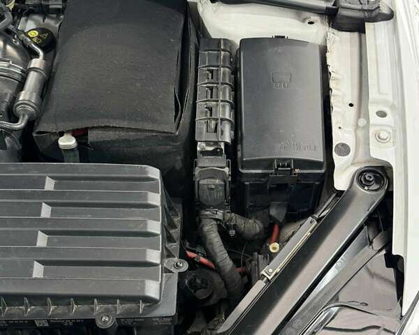 Белый Фольксваген Гольф, объемом двигателя 2 л и пробегом 206 тыс. км за 13800 $, фото 30 на Automoto.ua