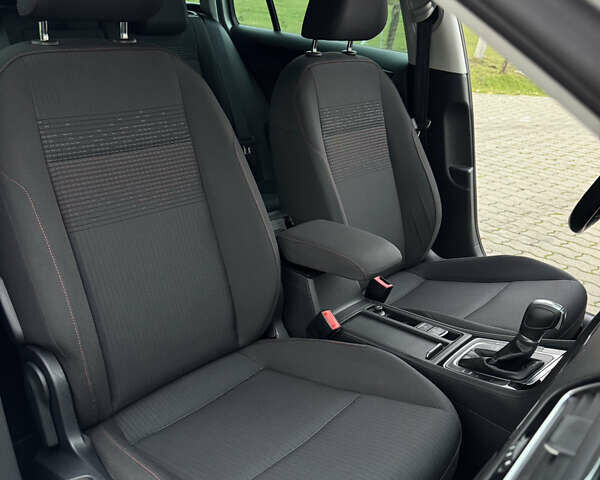 Белый Фольксваген Гольф, объемом двигателя 1.6 л и пробегом 236 тыс. км за 13200 $, фото 16 на Automoto.ua