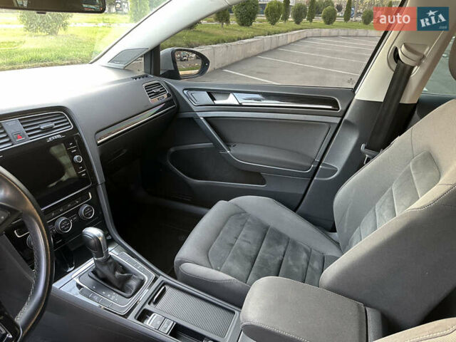 Белый Фольксваген Гольф, объемом двигателя 1.97 л и пробегом 182 тыс. км за 16150 $, фото 47 на Automoto.ua