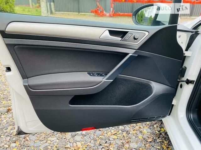 Белый Фольксваген Гольф, объемом двигателя 1.6 л и пробегом 205 тыс. км за 13900 $, фото 26 на Automoto.ua