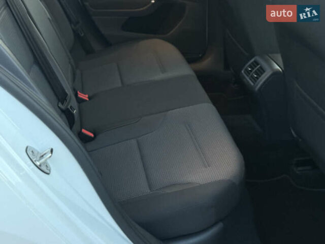 Белый Фольксваген Гольф, объемом двигателя 1.6 л и пробегом 240 тыс. км за 13200 $, фото 57 на Automoto.ua