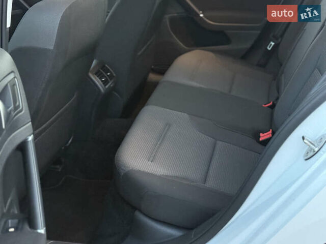 Белый Фольксваген Гольф, объемом двигателя 1.6 л и пробегом 240 тыс. км за 13200 $, фото 41 на Automoto.ua