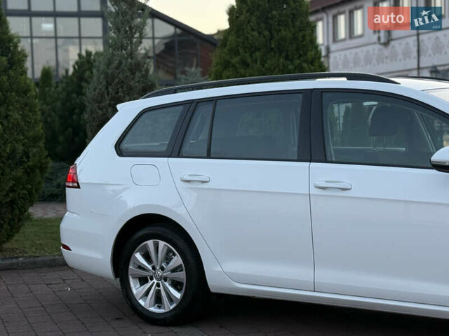 Белый Фольксваген Гольф, объемом двигателя 1.6 л и пробегом 240 тыс. км за 13200 $, фото 18 на Automoto.ua