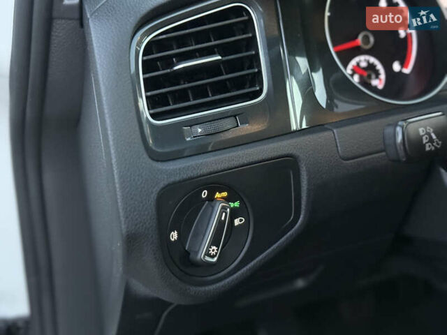 Белый Фольксваген Гольф, объемом двигателя 1.6 л и пробегом 240 тыс. км за 13200 $, фото 32 на Automoto.ua