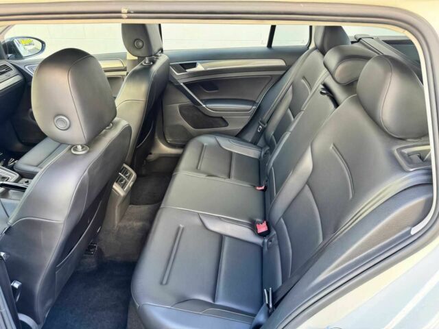 Белый Фольксваген Гольф, объемом двигателя 1.8 л и пробегом 53 тыс. км за 7500 $, фото 13 на Automoto.ua