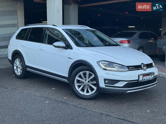 Белый Фольксваген Гольф, объемом двигателя 1.97 л и пробегом 352 тыс. км за 14999 $, фото 1 на Automoto.ua