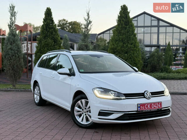 Белый Фольксваген Гольф, объемом двигателя 1.6 л и пробегом 240 тыс. км за 13200 $, фото 6 на Automoto.ua