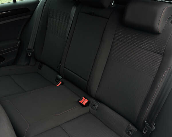 Белый Фольксваген Гольф, объемом двигателя 1.6 л и пробегом 236 тыс. км за 13200 $, фото 18 на Automoto.ua