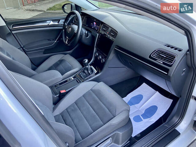 Белый Фольксваген Гольф, объемом двигателя 1.6 л и пробегом 233 тыс. км за 13599 $, фото 55 на Automoto.ua