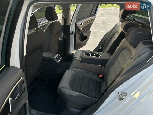 Белый Фольксваген Гольф, объемом двигателя 1.97 л и пробегом 182 тыс. км за 16150 $, фото 38 на Automoto.ua