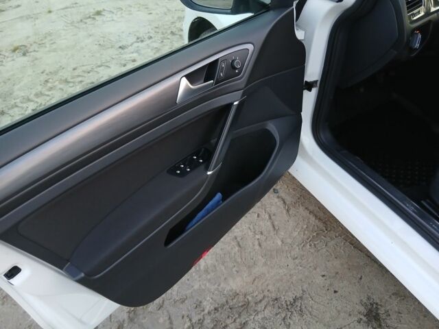 Белый Фольксваген Гольф, объемом двигателя 1.6 л и пробегом 189 тыс. км за 12900 $, фото 14 на Automoto.ua