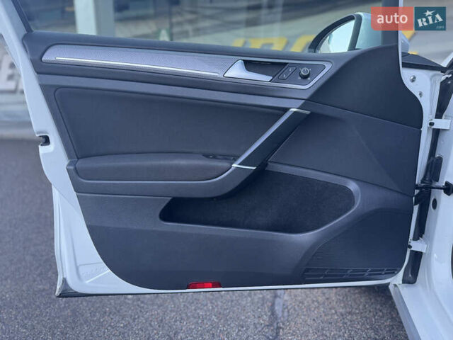 Белый Фольксваген Гольф, объемом двигателя 1.97 л и пробегом 352 тыс. км за 14999 $, фото 10 на Automoto.ua