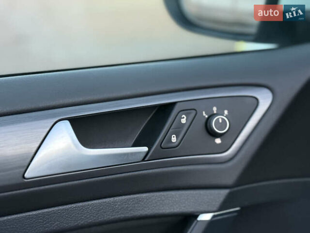 Белый Фольксваген Гольф, объемом двигателя 1.6 л и пробегом 240 тыс. км за 13200 $, фото 27 на Automoto.ua