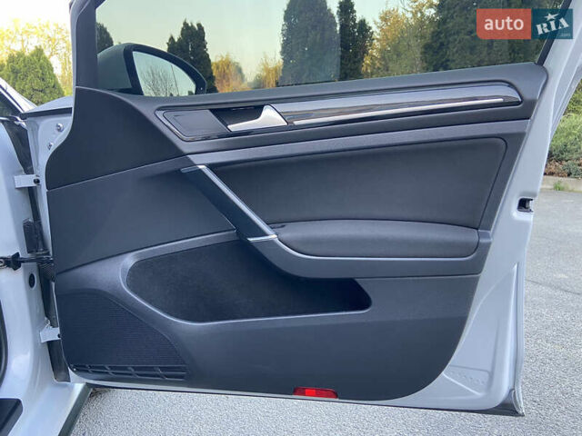 Белый Фольксваген Гольф, объемом двигателя 1.6 л и пробегом 233 тыс. км за 13599 $, фото 54 на Automoto.ua