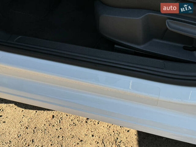 Белый Фольксваген Гольф, объемом двигателя 2 л и пробегом 206 тыс. км за 13800 $, фото 18 на Automoto.ua