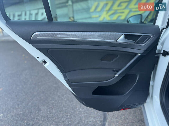 Белый Фольксваген Гольф, объемом двигателя 1.97 л и пробегом 352 тыс. км за 14999 $, фото 21 на Automoto.ua