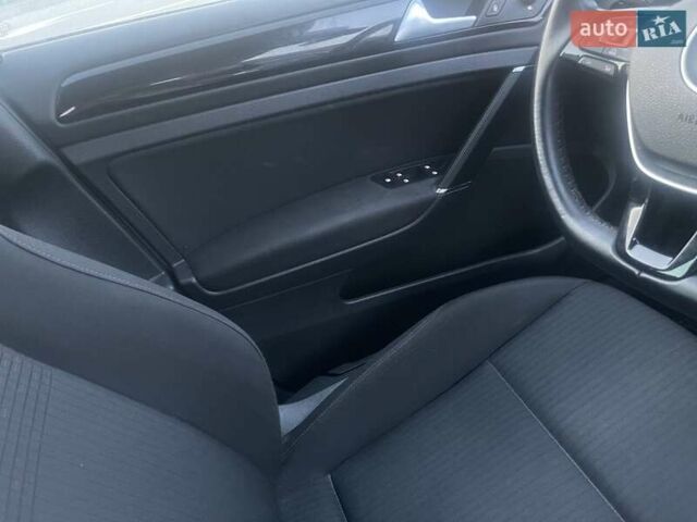 Білий Фольксваген Гольф, об'ємом двигуна 1.6 л та пробігом 216 тис. км за 13900 $, фото 7 на Automoto.ua