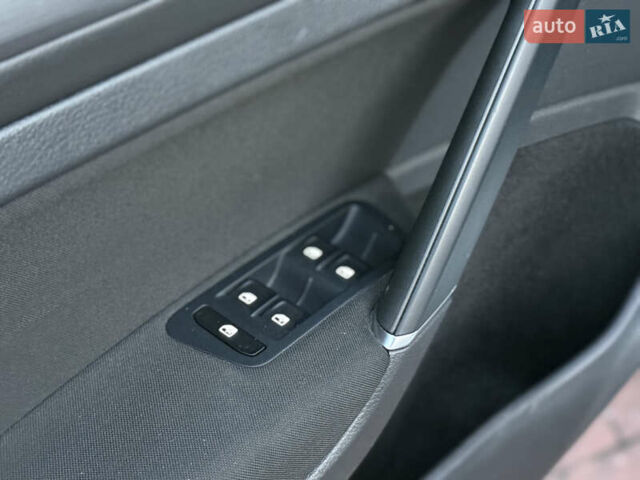 Белый Фольксваген Гольф, объемом двигателя 1.6 л и пробегом 240 тыс. км за 13200 $, фото 28 на Automoto.ua