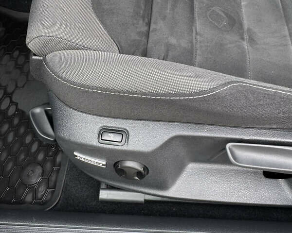 Білий Фольксваген Гольф, об'ємом двигуна 2 л та пробігом 192 тис. км за 14999 $, фото 19 на Automoto.ua