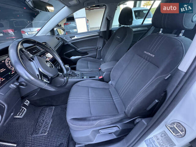 Белый Фольксваген Гольф, объемом двигателя 1.97 л и пробегом 352 тыс. км за 14999 $, фото 12 на Automoto.ua