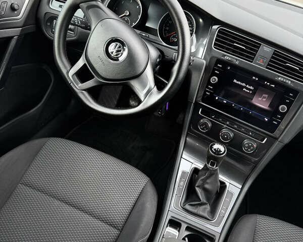 Белый Фольксваген Гольф, объемом двигателя 1.6 л и пробегом 206 тыс. км за 12999 $, фото 42 на Automoto.ua