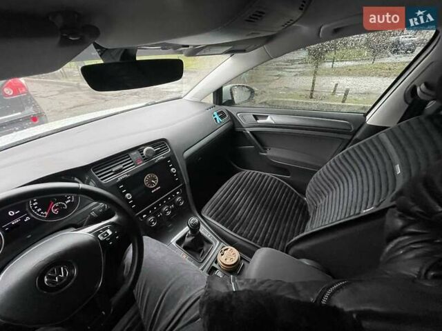 Білий Фольксваген Гольф, об'ємом двигуна 1.6 л та пробігом 279 тис. км за 12200 $, фото 2 на Automoto.ua