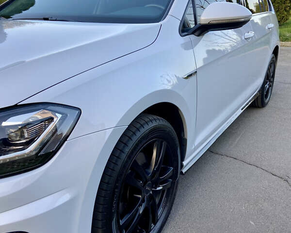 Белый Фольксваген Гольф, объемом двигателя 1.6 л и пробегом 233 тыс. км за 13599 $, фото 20 на Automoto.ua