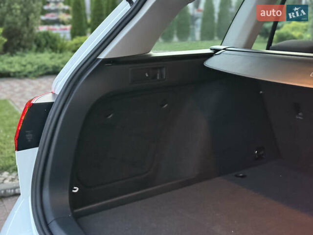 Белый Фольксваген Гольф, объемом двигателя 1.6 л и пробегом 240 тыс. км за 13200 $, фото 61 на Automoto.ua