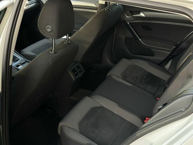 Білий Фольксваген Гольф, об'ємом двигуна 2 л та пробігом 280 тис. км за 14300 $, фото 5 на Automoto.ua